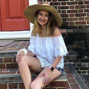 Meet your Posher, Jamila